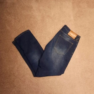 DENIM DAY   - Riktigt snygga jeans "DENIM DAY" (Skick:10/10) För flera bilder eller frågor så är det bara att höra av sig//Classe supérieure