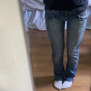 Jeans - Säljer då dom inte kommer till användning❣️köpta på plick o sista bilden e lånad