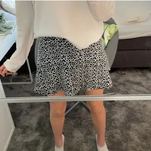 Supersöt sommar kjol från zara💞💞lånad bild så fråga om fler bilder om ni vill :) 