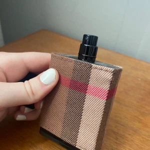 Burberry London  - Burberry london formel 50 ml.  Helt oanvänd och luktar mycket gott! 
