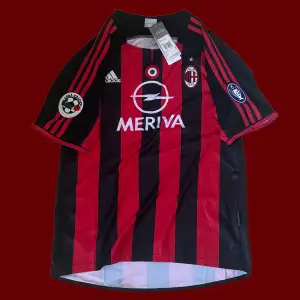 AC Milan 2003-2004 Hemmatsäll med kaká #22 på ryggen. CL 6# på Armen