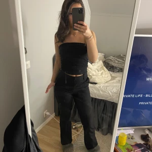 populära kostymbyxor - säljer dessa populära kostymbyxor från bikbok, knappt använda!