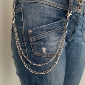 kedja till byxan - säljer denna för ett billigt pris, kom privat för mer bilder