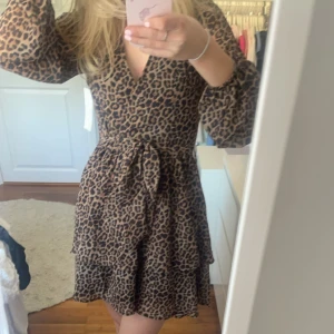 Leopardklänning strl 36 - Helt ny klänning från Nakd i leopardmönster. Strl 36🖤🐆🖤🐆