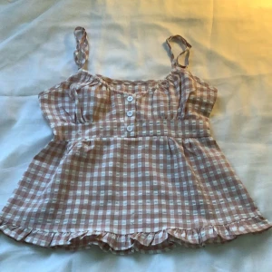 Rutigt linne❤️‍🔥 - Ett rutigt linne i bomull i brun och vit💘Kom privat för frakt och hela summan, betalning sker via swish!