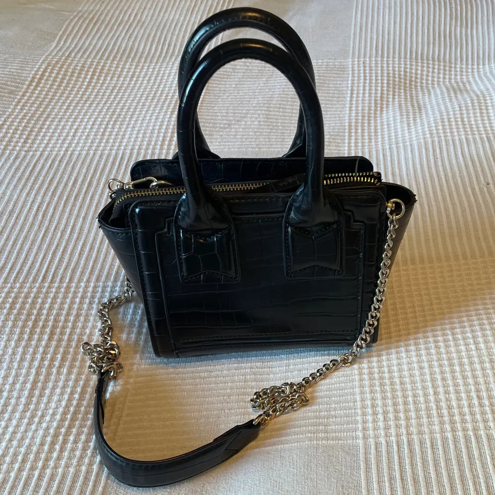 Snygg handväska från Zara. Väskor.
