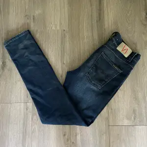 Hej säljer dessa Nudie jeans i storlek 30/30 modell Lean Dean sitter slim. hör av er vid frågor samt funderingar!