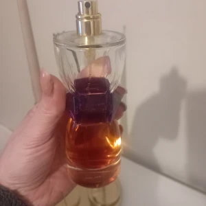 Ysl parfym - Ysl parfym använd ca halva flaskan så 50 procent kvar 