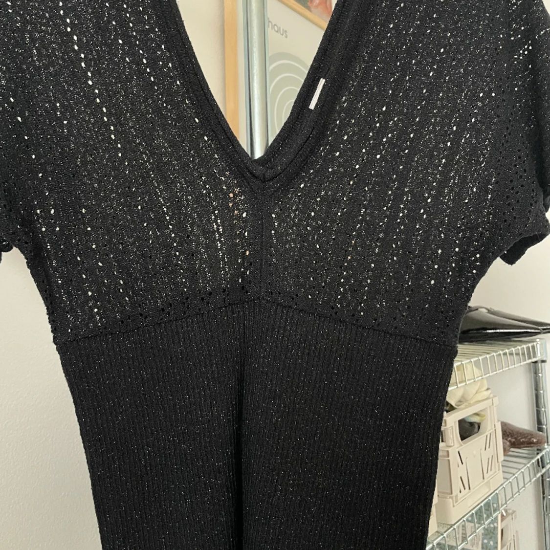 Stickad svart topp m lite glitter  - 90