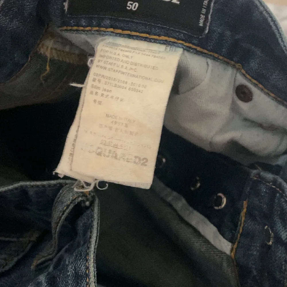 Hej jag säljer Dsquared2 jeans i använd skick inget e fel på den har haft den ett tag den är äkta inte fake. Priset kan diskuteras vid en snabb affär. Jeans & Byxor.