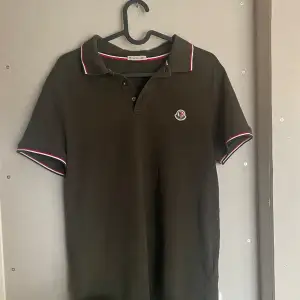 Moncler Pike, köpt här på plick av trovärdig säljare… Con 9/10.  Skicka Dm för info.