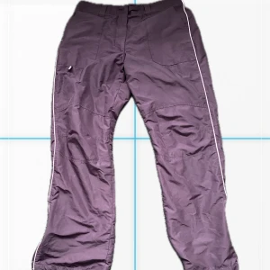 Träningsbyxa lila - Bra skick inte använd ofta