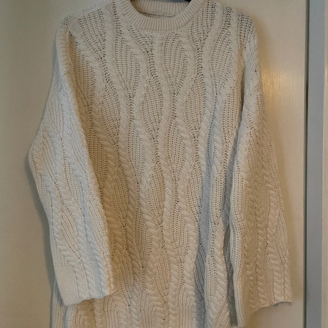 Stickad tröja från Nelly - 90