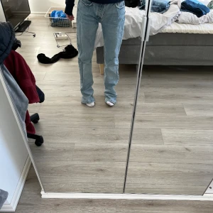 Jeans - Säljer mina jeans från zara då dom är för långa och förstora för mig, jag är 156cm 