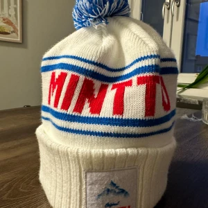 Minttu mössa - Som ny, knappt använd