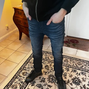 Jack & Jones Jeans - Jack & Jones Jeans. - Riktigt feta med schysst fade och passform. 
