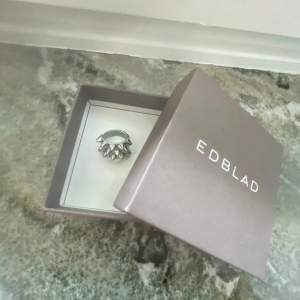 Denna ringen kommer från Edblad och storleken är Den minsta storleken! Kontakta om du vill köpa🥰