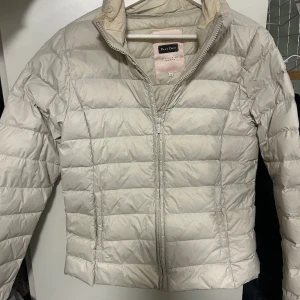 Tunn jacka  - Vårjacka från part Two i storlek 38