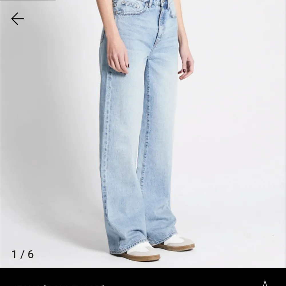 Säljer dessa fina jeans från lager 157 i XS då de inte kommer till användning. jag säljer oxå samma jeans i färgen svart. för mer bilder är det bara att skriva. pris kan alltid diskuteras 🫶. Jeans & Byxor.