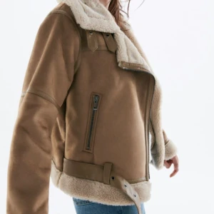 Jacka  - Så snygg jacka från Zara. Använd några fåtal gånger🩷