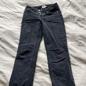 Super fina svarta jeans. Från lager 157 ”ICON”. Low waist med rakare passform!