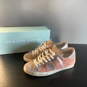 Philippe model skor - Ritkigt feta Philippe model skor i väldigt fint skick👏 storlek 40. Box medkommer.  Skriv vid frågor eller funderingar