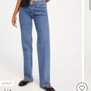 Super fina jeans från Abrand Jeans!! - Super fina lågmidjade jeans från Abrand💞 har bara använt ett fåtal gånger! De går hela vägen ner och sitter super fint💞