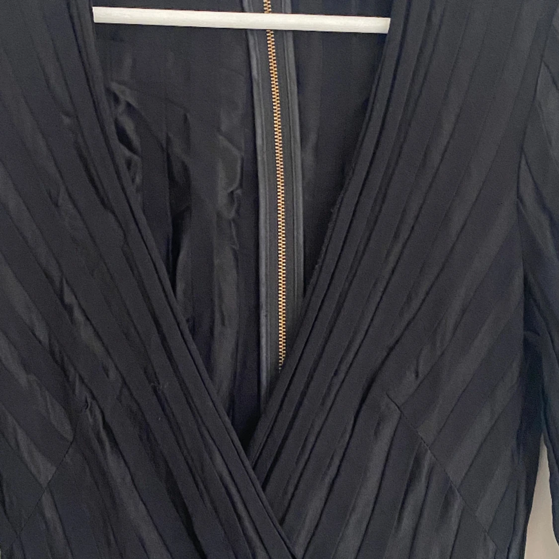 Långärmad svart klänning - 90