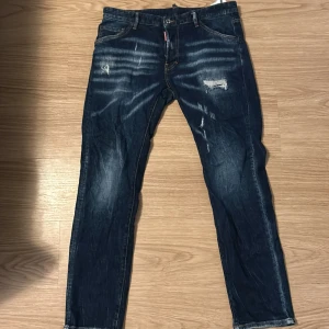 Dsquared2 jeans  - Helt nya blåa dsquared2 jeans storlek 52 påse och lappar medföljer 