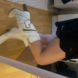 Boots  - SUPER SNYGGA boots från replay! Kommer ej till användning. PRIS KAN DISKUTERAS 