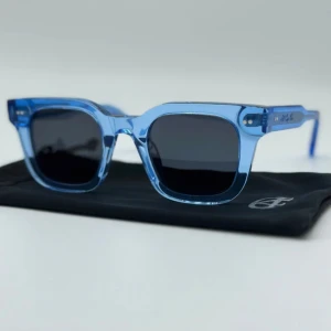 Solglasögon allcap1  - Använda under en vecka utomlands sen efter det inget mer. Väldigt fint skick  Påse, case och mikrofiber duk medkommer.  Skriv gärna till mig innan ni köper 