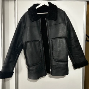 2 JACKOR - Tror dessa bara legat i min garderob halva mitt liv 