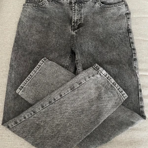 Grunt Jeans - Mått=27 passar 14-15 åringar Bra skick Pris kan diskuteras 