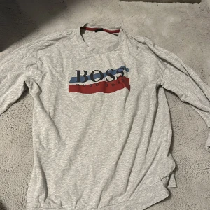 Hugo boss tröja - Knappt använd tröja, M passar även L