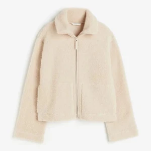 Teddyjacka - INTRESSEKOLL!!En vit/beige Teddyjacka från hm i strl XL men den sitter fint som en oversizedmodell💗💞