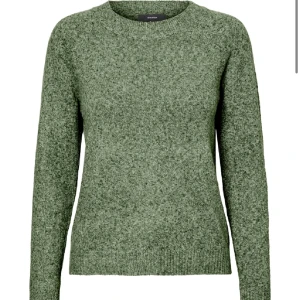 Stickad tröja - Grön stickad tröja från Vero Moda som är slutsåld i nästan alla storlekar❣️endast använts ca 2 gånger men säljer för hälften av priset. Inte alls stixig