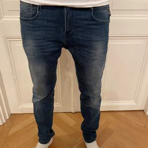 Sjukt najs jeans från märket Replay. Skick: 8/10 Nypris: 1799kr