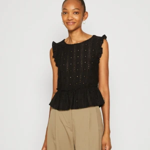 Volang topp  - Volang topp från jdy storlek s , knappt använd 🤍