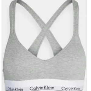 Calvin Klein push up bh - Säljer min push up bh från CK då den inte kommer till användning. Super fint skick💕 kom privat för fler bilder eller funderingar!