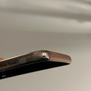 Telefon skal iPhone 11 - Ett fin telefon skal som knappt är använt. Bara en liten repa (se bild) 