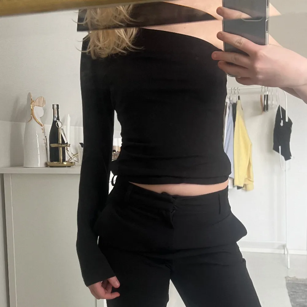 Säljer denna enkla one shoulder toppen! 💗. Toppar.