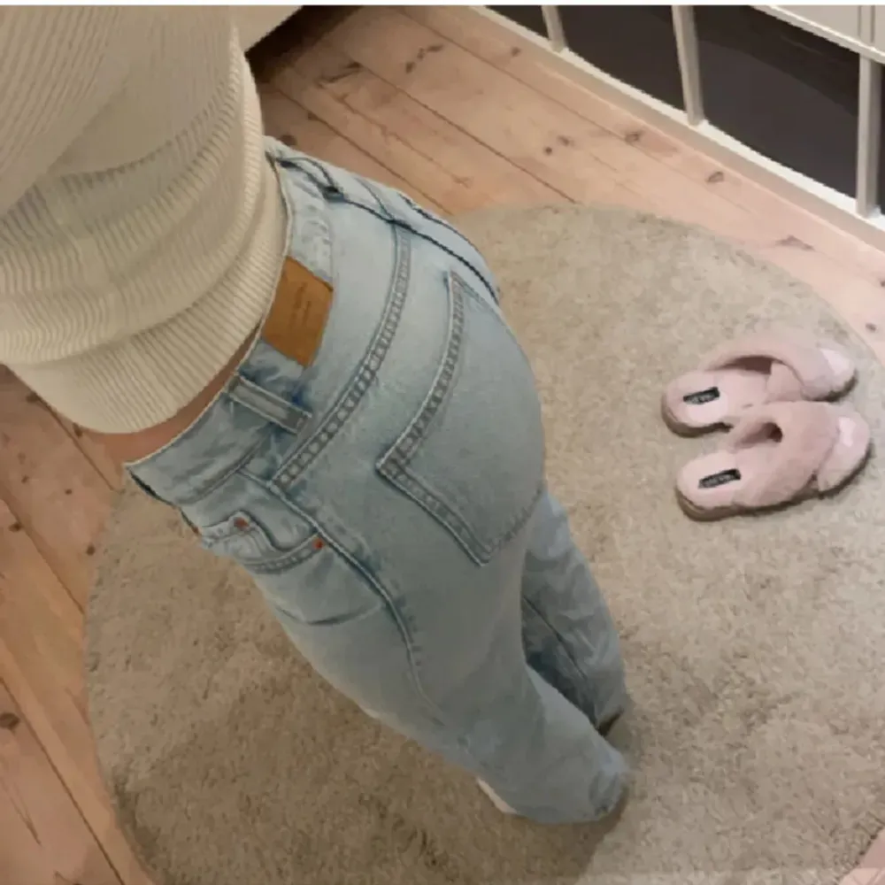 Jätte fina låga jeans ifrån Gina tricot, nypris 500💕. Jeans & Byxor.