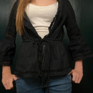 Jätte fin blus! - Knytbar spetts blus! 