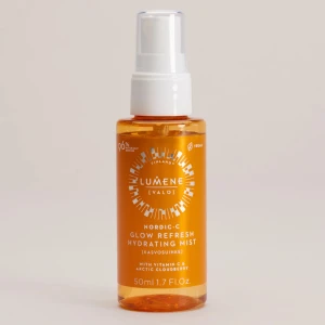 Lumene glow mist - Säljer en helt ny och oanvänd lumene glow hydrating mist!!🤍🤍💕Orginalpris: ca 100kr, säljer för 65kr
