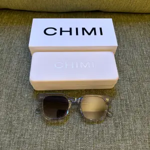 Säljer dessa Chimi 04 Greys pga att dom inte kommer till nån användning. Inga tydliga tecken på användning. Box låda o allt ingår. Nypris 1350kr.De bara höra av er om ni har några frågor!