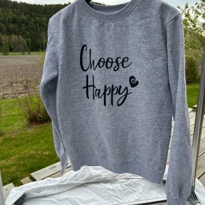 Tröja - Säljer denna  tröjan pga inte använd så mycket. Den är inte använd många gånger. 💕