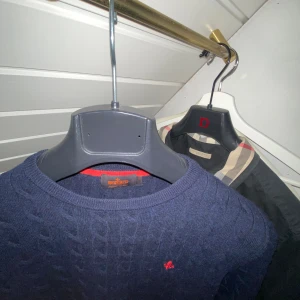 Morris tröja  - Snygg Morris tröja som är 100% merino ull som är väldigt skönt, nypris runt 1200kr mitt pris 550kr 🤑