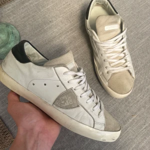 Philippe Model Skor - Säljer dessa sjukt feta Philippe models | Storlek 42 | Skick 7,5/10 | Bara skorna följer med | Hör av dig för fler bilder eller om du har någon fundering!