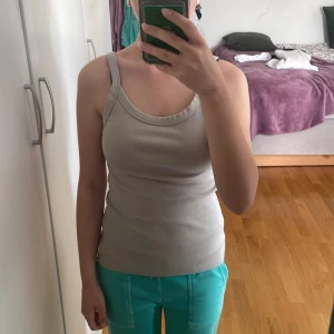 Linne - Nästan helt oanvänt linne i storlek S från HM ❤️