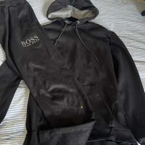 Hugo boss tracksuit - Hugo boss tracksuit